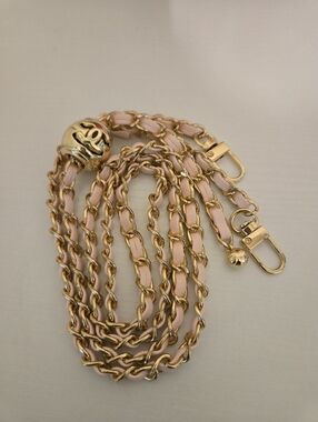 Authentic Vintage Chanel Light Pink Leather&Gold Tone Crossbody Strap 44"